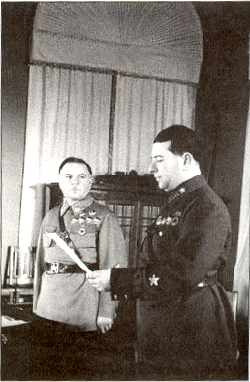 Маршал Ворошилов и армейский комиссар 1 ранга Мехлис
